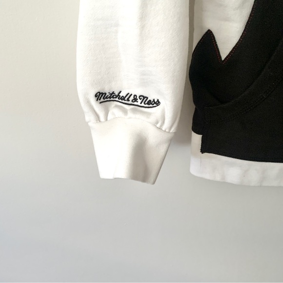 Mitchel & Ness Toronto Raptors White and Black Logo Pullover Hoodie Men Sz Small - Picture 5 of 13